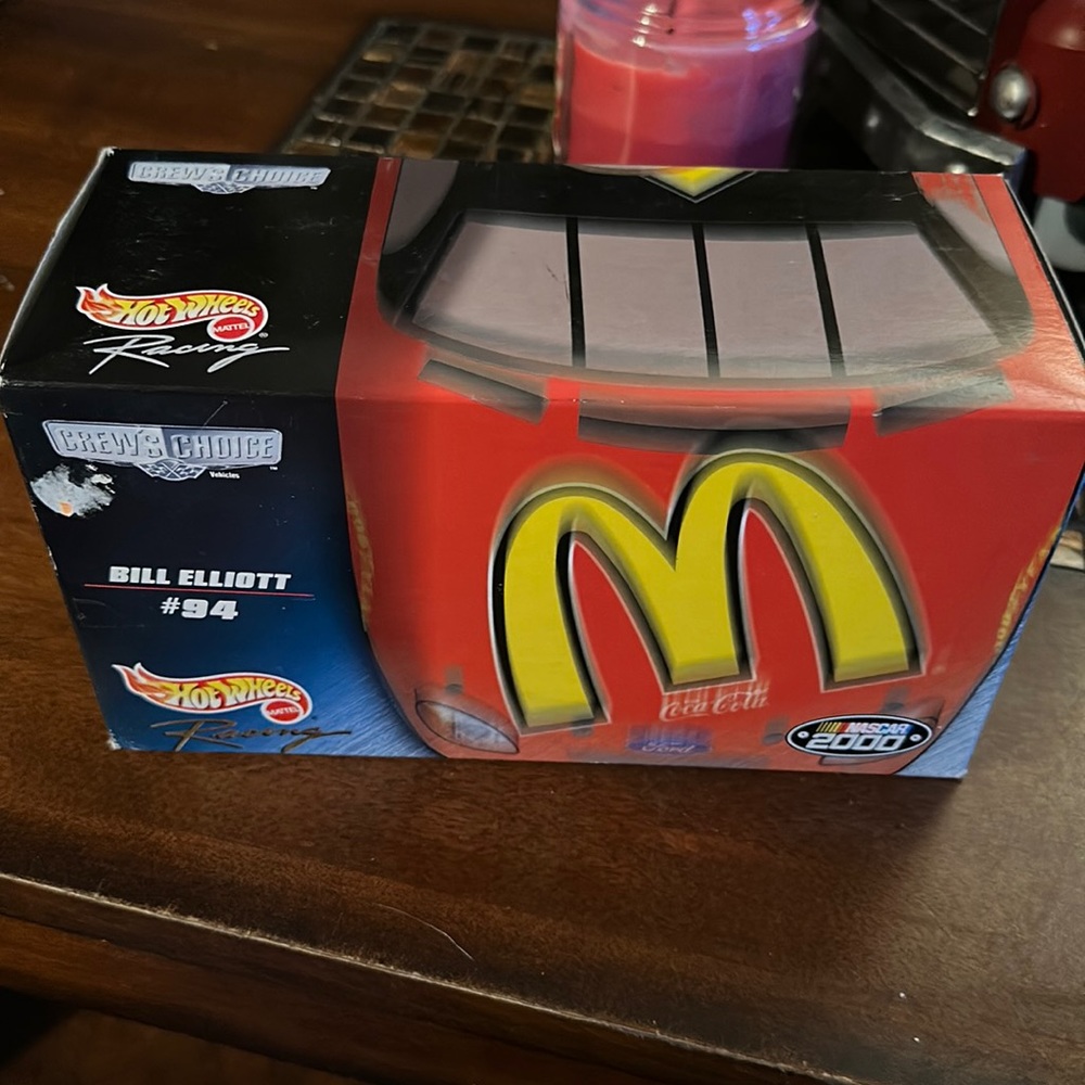 Bill Elliot #94 Hot Wheels McDonalds nascar 1/24 scale die cast new in box